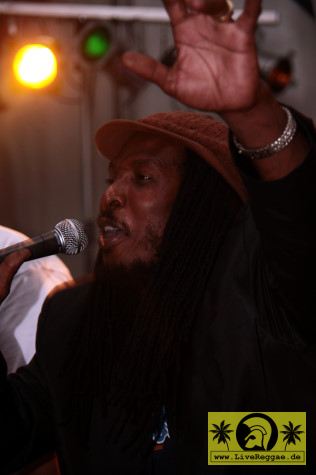 Echo Minott (Jam)  with Black Scorpio and Lord Sassafrass 14. Reggae Jam Festival - Bersenbrueck - Dancehall Stage 09. August 2008 (13).JPG